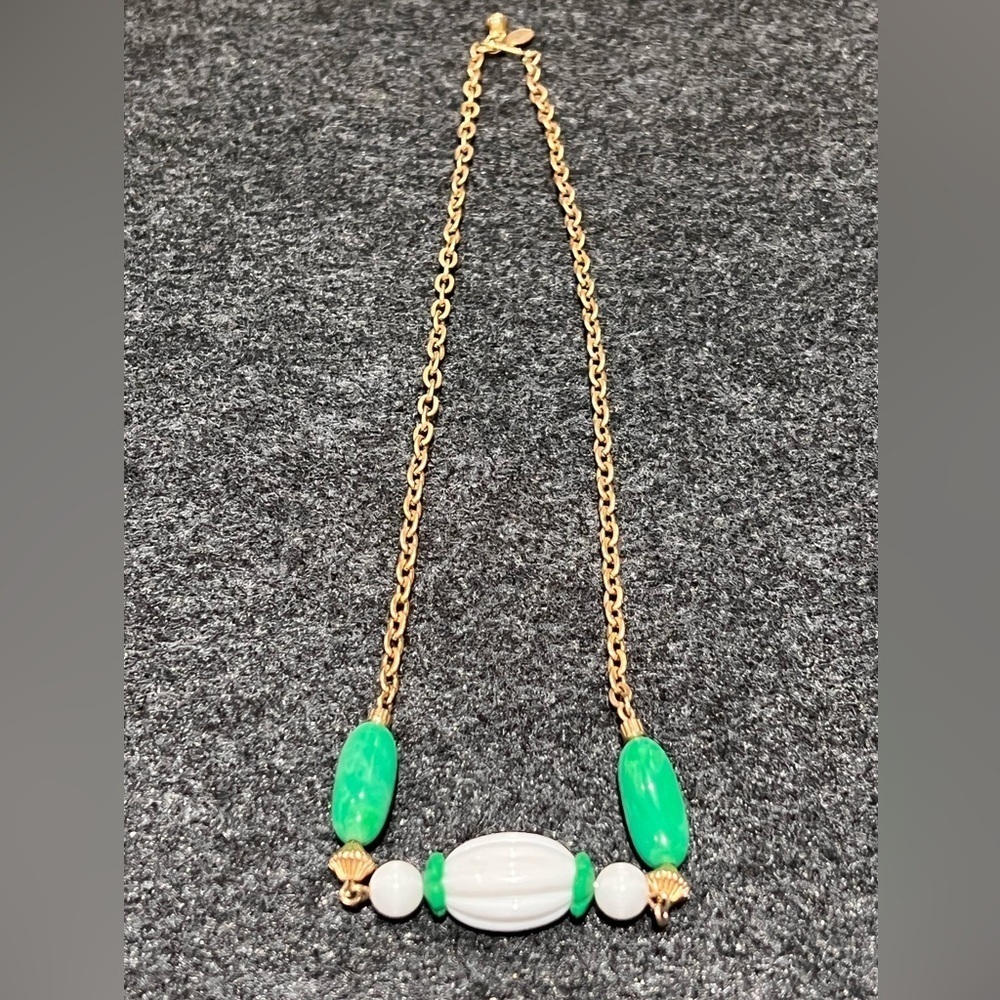 Vintage 1981 Avon Green, White and gold tone necklace